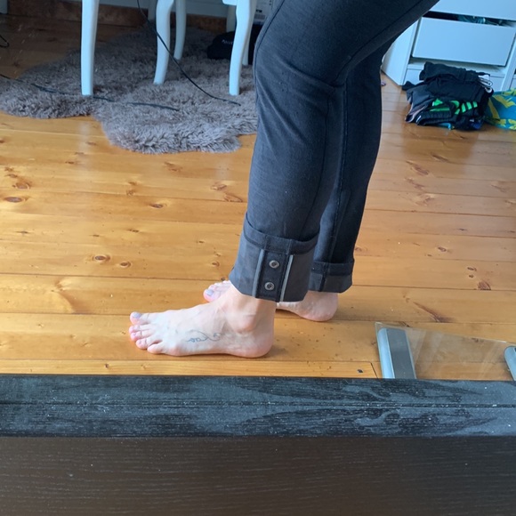 Rare Lululemon bike leggings. Size 6 with adjustable length. Good condition - Picture 7 of 7